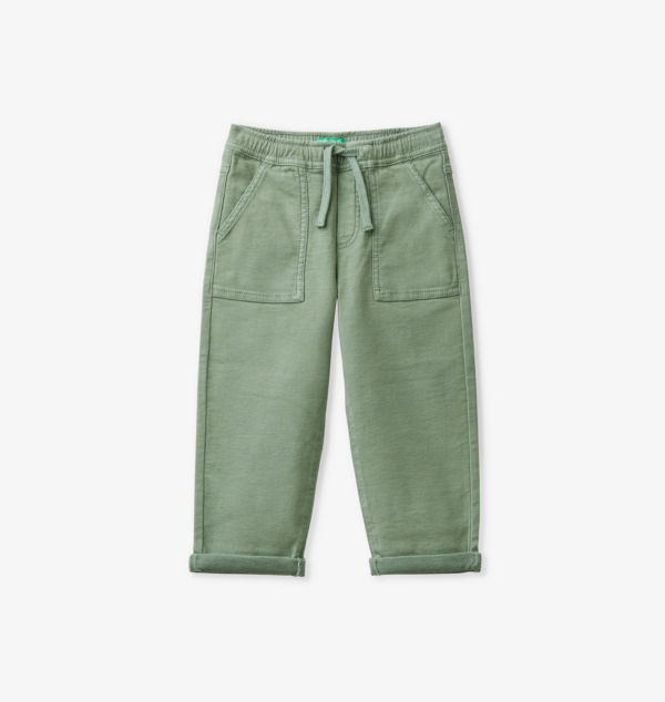 Спортивные брюки прямого кроя из хлопковой смеси с накладными карманами для детей от 18 месяцев до 6 лет Benetton, зеленый
Спортивные брюки прямого кроя из хлопковой смеси с накладными карманами для детей от 18 месяцев до 6 лет Benetton, зеленый