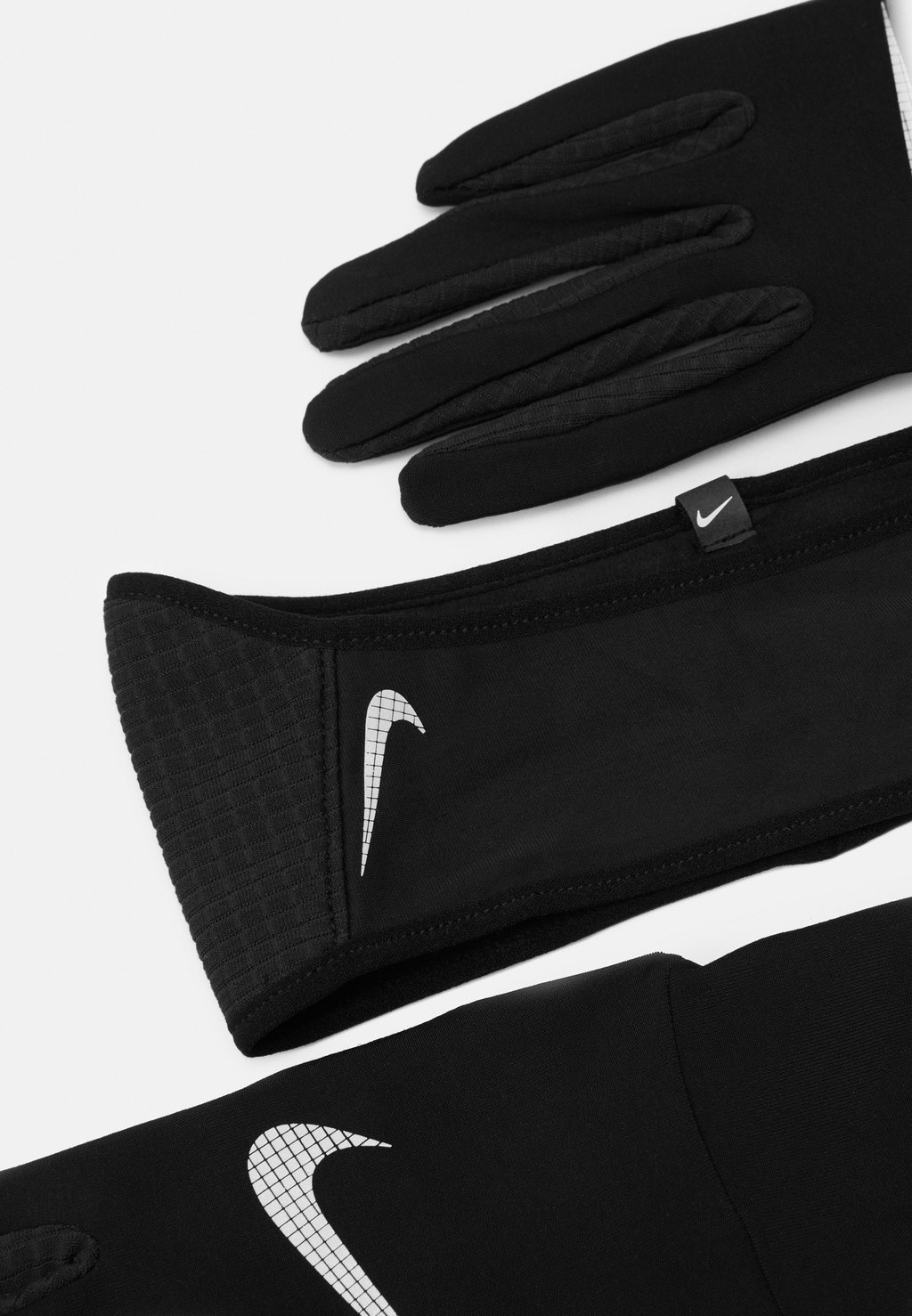 Перчатки WOMENS ESSENTIAL RUNNING HEADBAND AND GLOVE SET Nike Performance, черный 
Перчатки WOMENS ESSENTIAL RUNNING HEADBAND AND GLOVE SET Nike Performance, черный