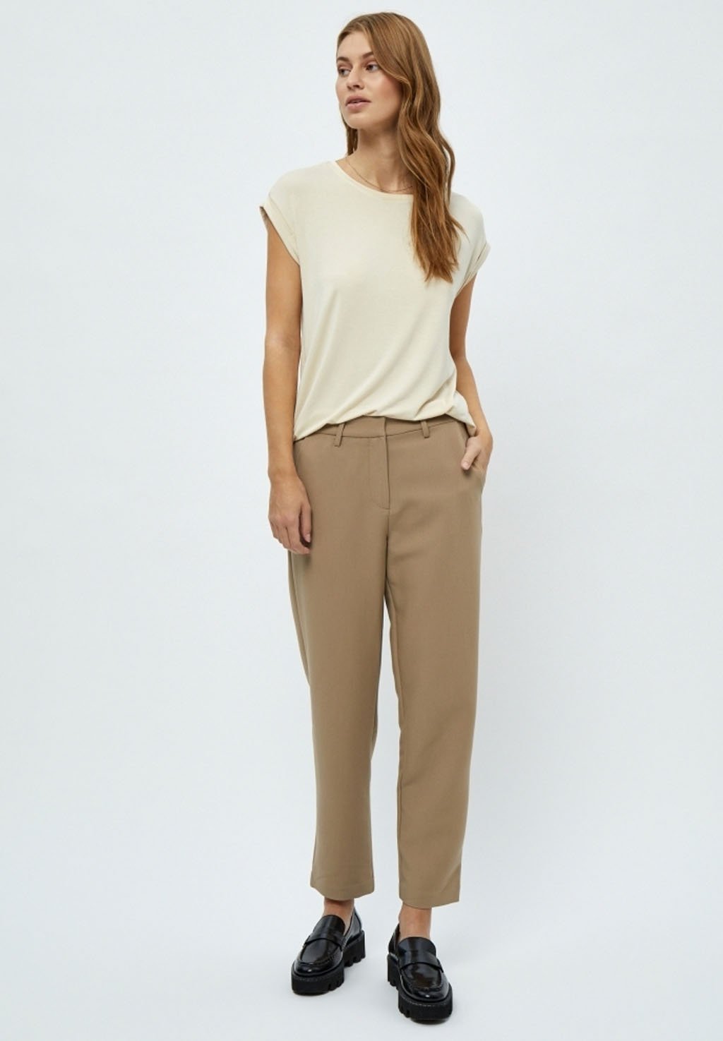 Чиносы NORA JANIKA PEPPERCORN, песочный
Чиносы NORA JANIKA PEPPERCORN, песочный