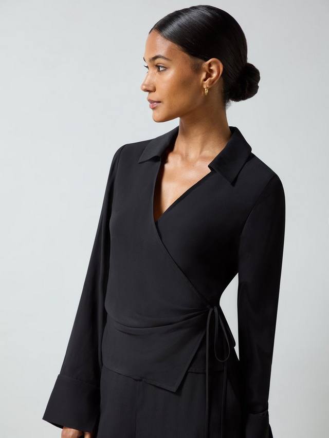 Рубашка с запахом из крепа Ro&Zo, черный
Рубашка с запахом из крепа Ro&Zo, черный