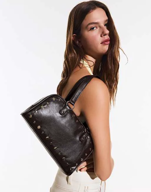 Коричневая сумка для боулинга с заклепками Bershka
Коричневая сумка для боулинга с заклепками Bershka