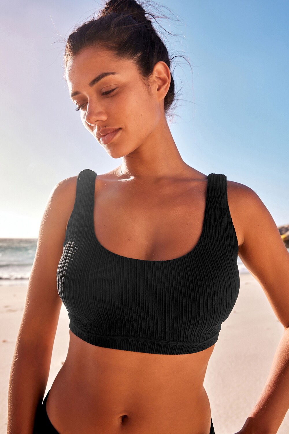 Короткий верх бикини на косточках и чашке dd+ Next, черный
Короткий верх бикини на косточках и чашке dd+ Next, черный