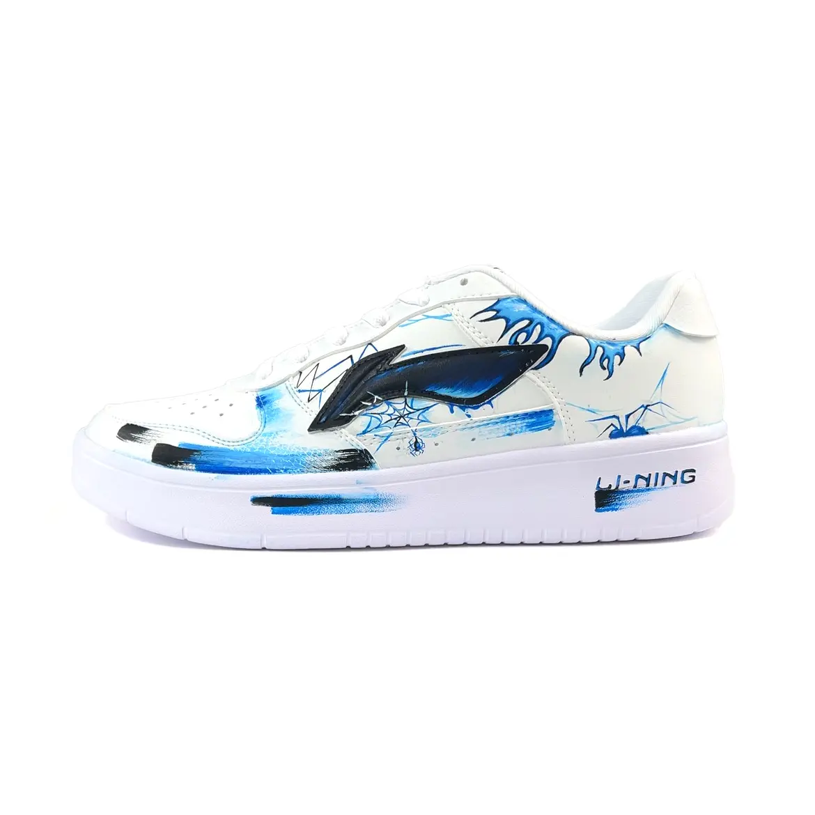 LINING Легкие и дышащие низкие кроссовки для скейтбординга, мужские, белые, синие
LINING Легкие и дышащие низкие кроссовки для скейтбординга, мужские, белые, синие