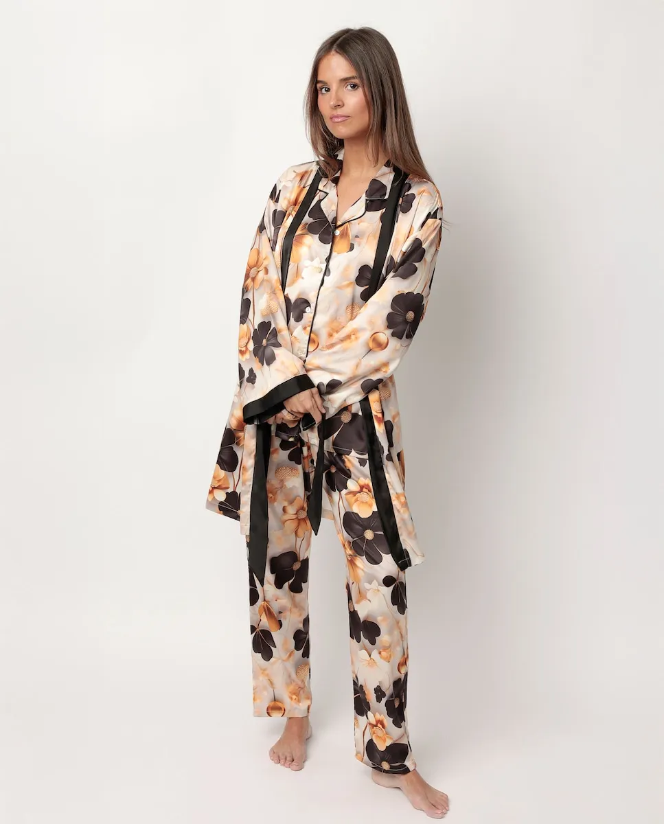 Женский халат с длинными рукавами из золотого сатинового материала Admas
Женский халат с длинными рукавами из золотого сатинового материала Admas