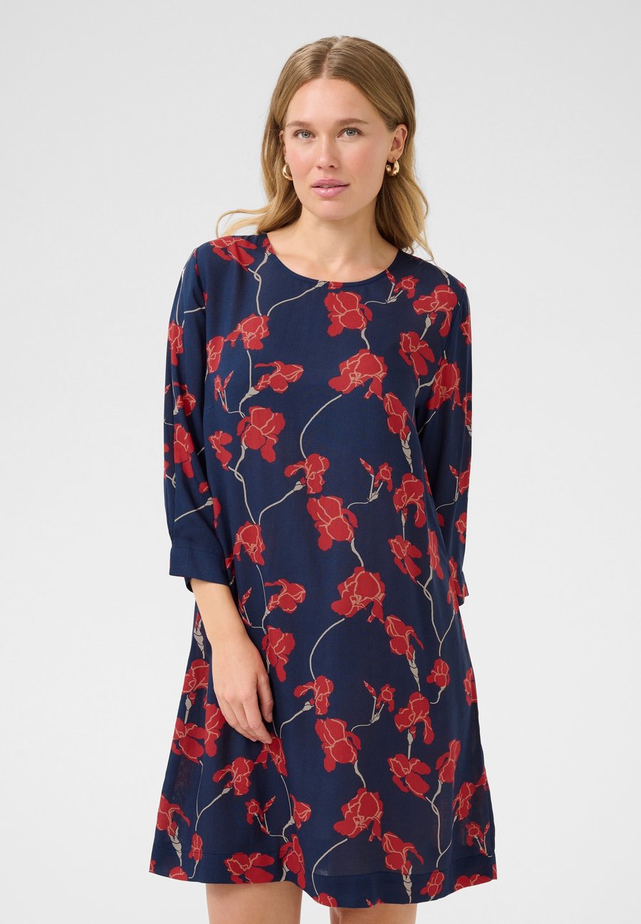 Платье Kaffe BPCARLA, Midnight Red Flowers/Dark Blue
Платье Kaffe BPCARLA, Midnight Red Flowers/Dark Blue