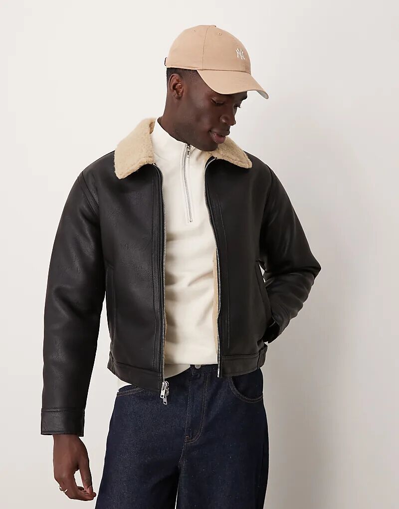 Куртка из веганской кожи с подкладкой из шерпы черного цвета Abercrombie & Fitch
Куртка из веганской кожи с подкладкой из шерпы черного цвета Abercrombie & Fitch