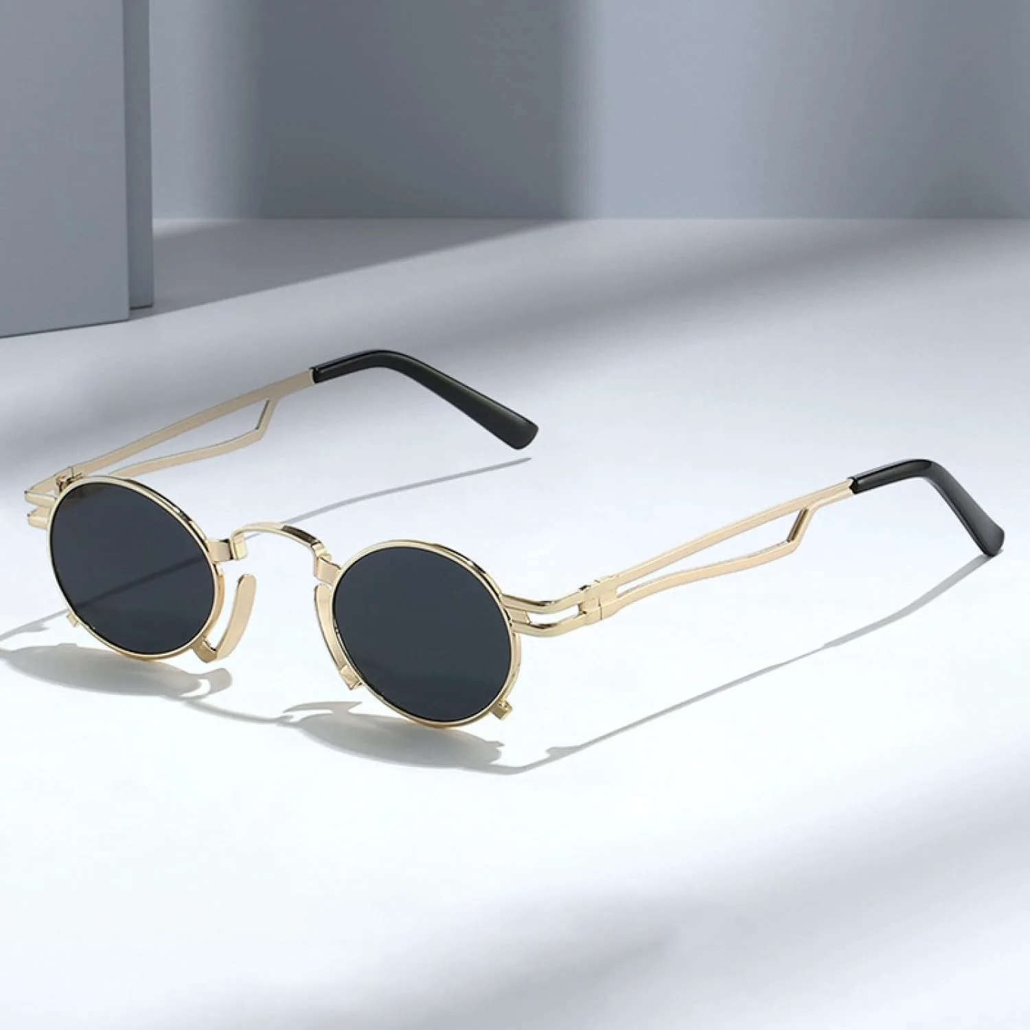 Ретро маленькие овальные солнцезащитные очки для женщин, модные, с уникальной металлической оправой, защита от УФ-излучения UV400 для мужчин HHZZYVY, Black Red
Ретро маленькие овальные солнцезащитные очки для женщин, модные, с уникальной металлической оправой, защита от УФ-излучения UV400 для мужчин HHZZYVY, Black Red