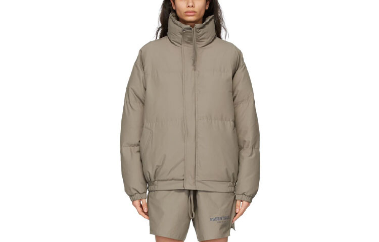 FW21 Стеганая куртка женская цементного цвета Fear Of God Essentials
FW21 Стеганая куртка женская цементного цвета Fear Of God Essentials