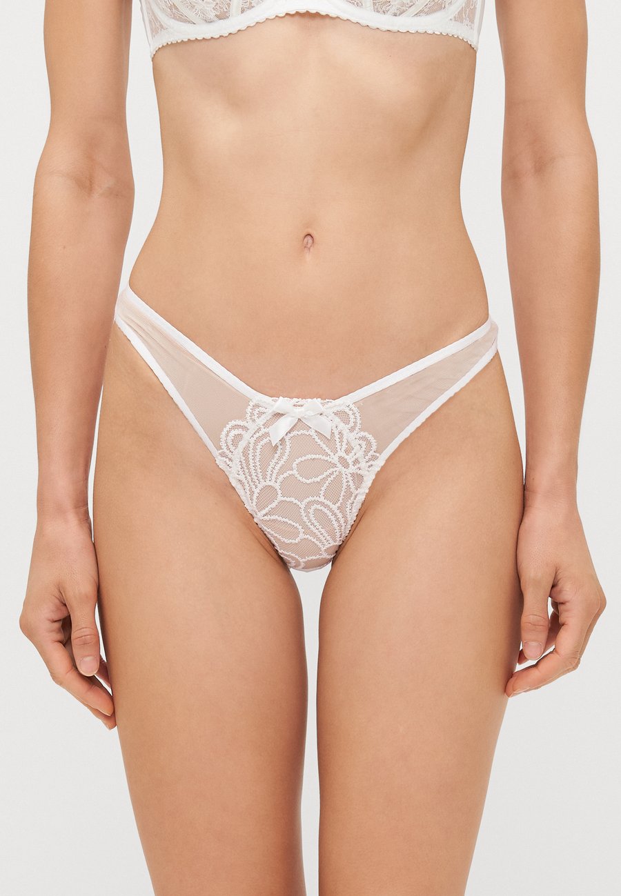 Трусы Agent Provocateur NELLE THONG , White
Трусы Agent Provocateur NELLE THONG , White