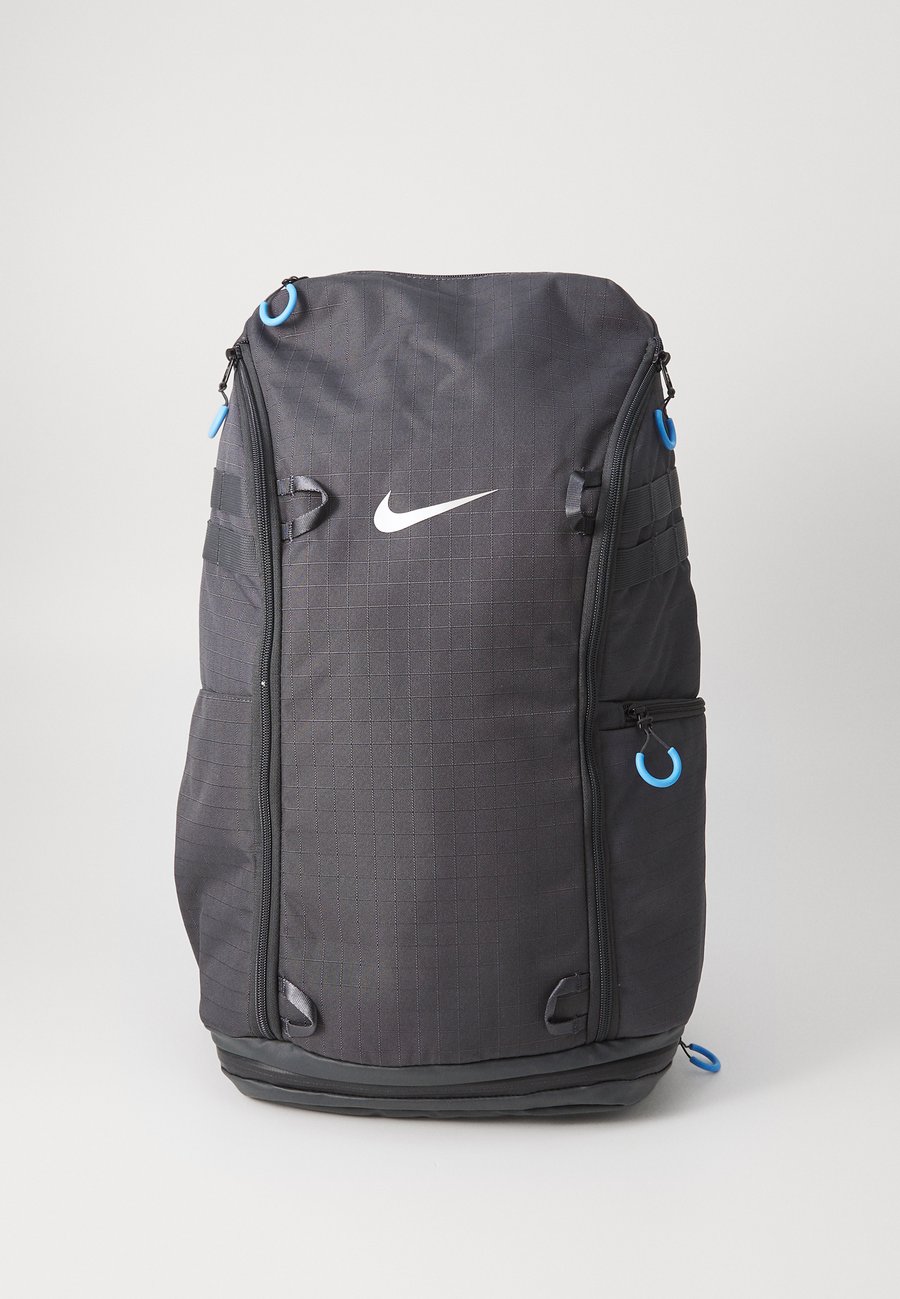 Рюкзак Nike Performance ELITE EASYON UNISEX, Anthracite/University Blue/Anthracite
Рюкзак Nike Performance ELITE EASYON UNISEX, Anthracite/University Blue/Anthracite