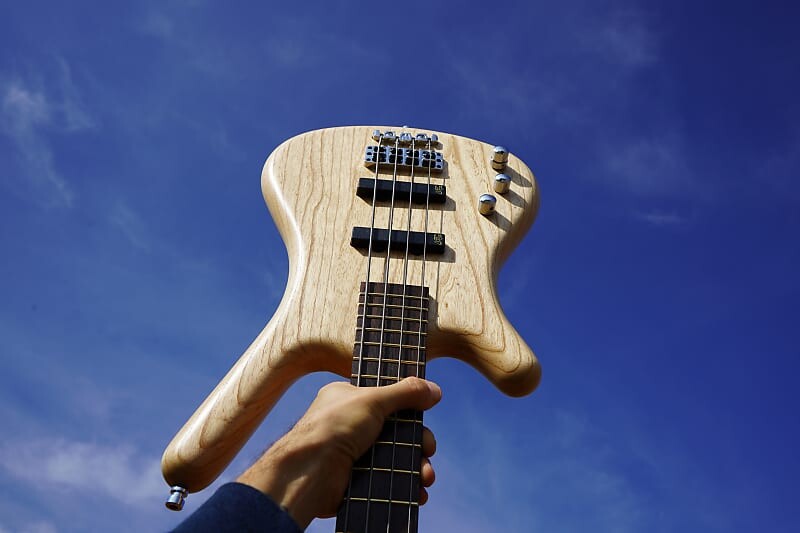Басс гитара Warwick German Pro Series Corvette Ash Natural Trans Satin Left-Handed 4-String Electric Bass
Басс гитара Warwick German Pro Series Corvette Ash Natural Trans Satin Left-Handed 4-String Electric Bass