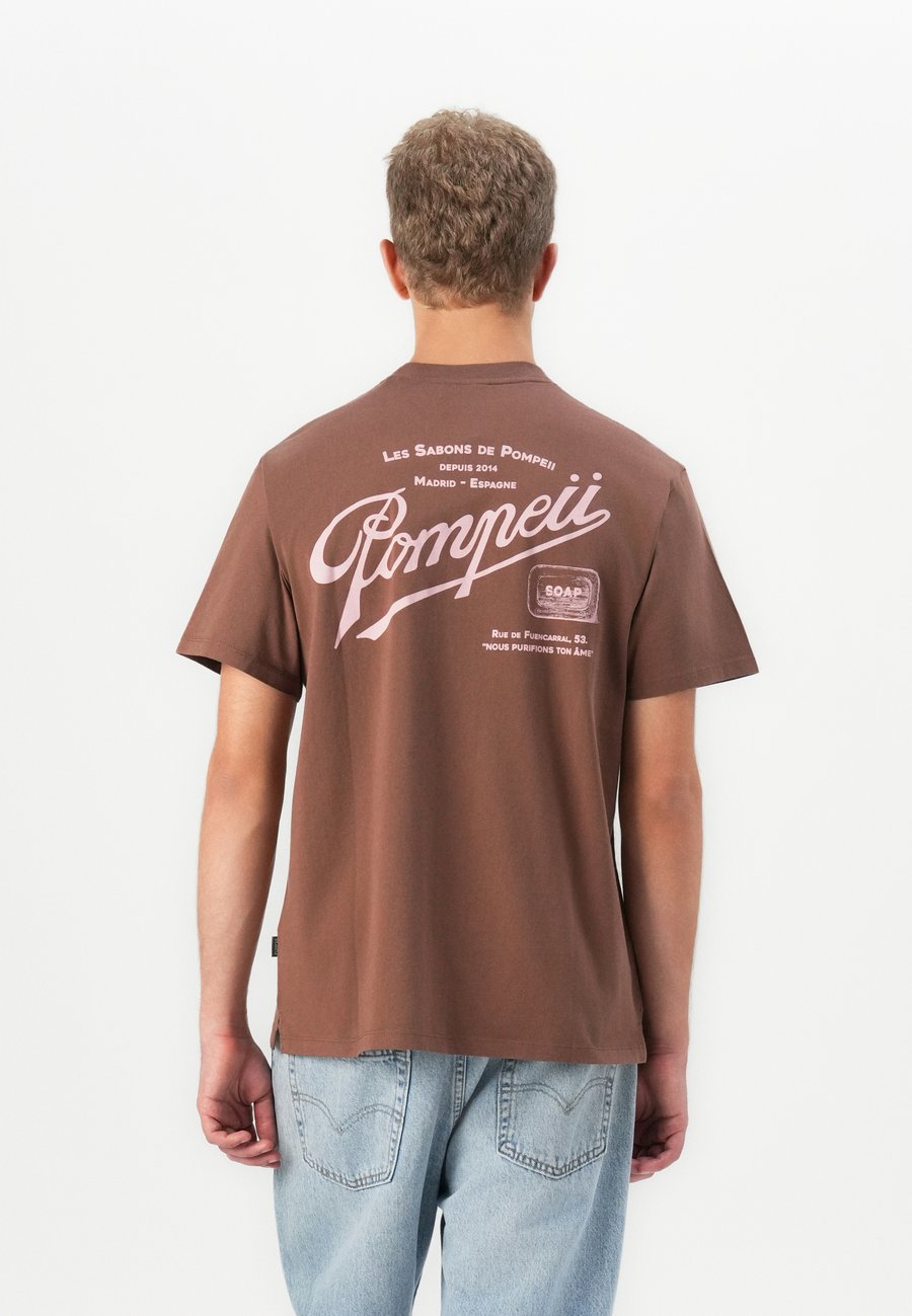 Футболка Pompeii SABONS TEE, Chocolate/Brown, Коричневый, Футболка Pompeii SABONS TEE, Chocolate/Brown
Футболка Pompeii SABONS TEE, Chocolate/Brown, Коричневый, Футболка Pompeii SABONS TEE, Chocolate/Brown