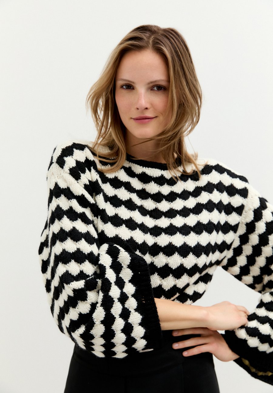 Джемпер More & More GESTREIFTER , VOLUMINÖSE ÄRMEL, Crochet Stripe/Multi-Coloured
Джемпер More & More GESTREIFTER , VOLUMINÖSE ÄRMEL, Crochet Stripe/Multi-Coloured