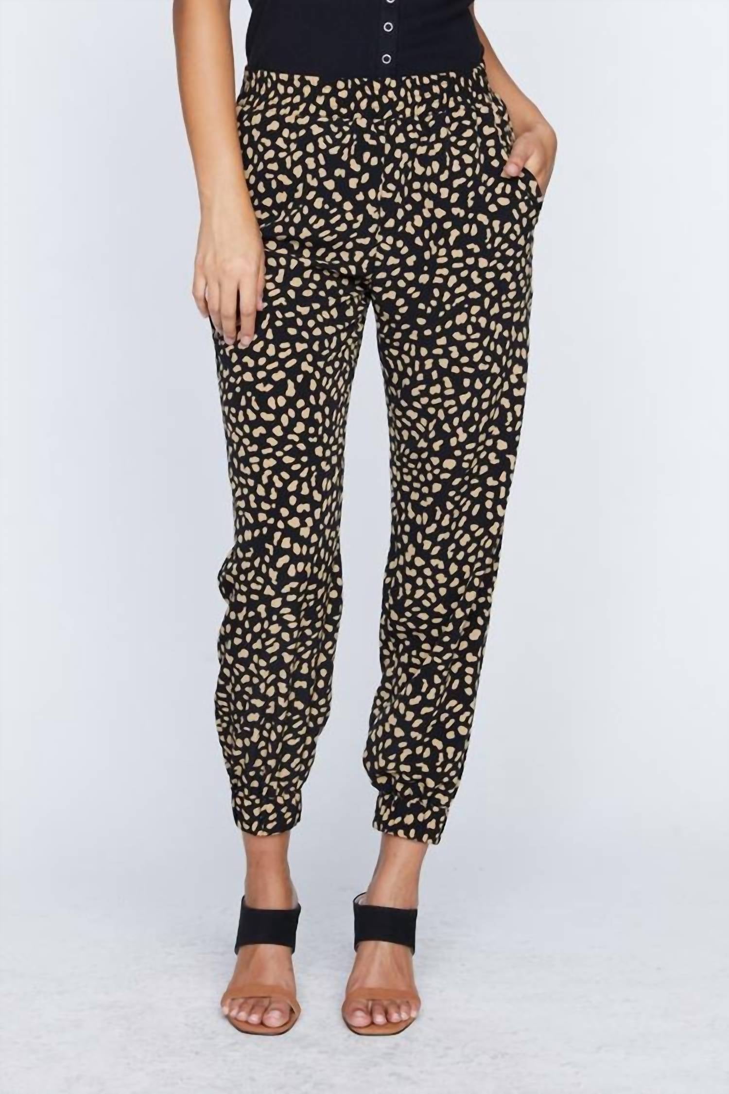 Field Джоггеры в черных современных пятнах Sanctuary
Field Джоггеры в черных современных пятнах Sanctuary