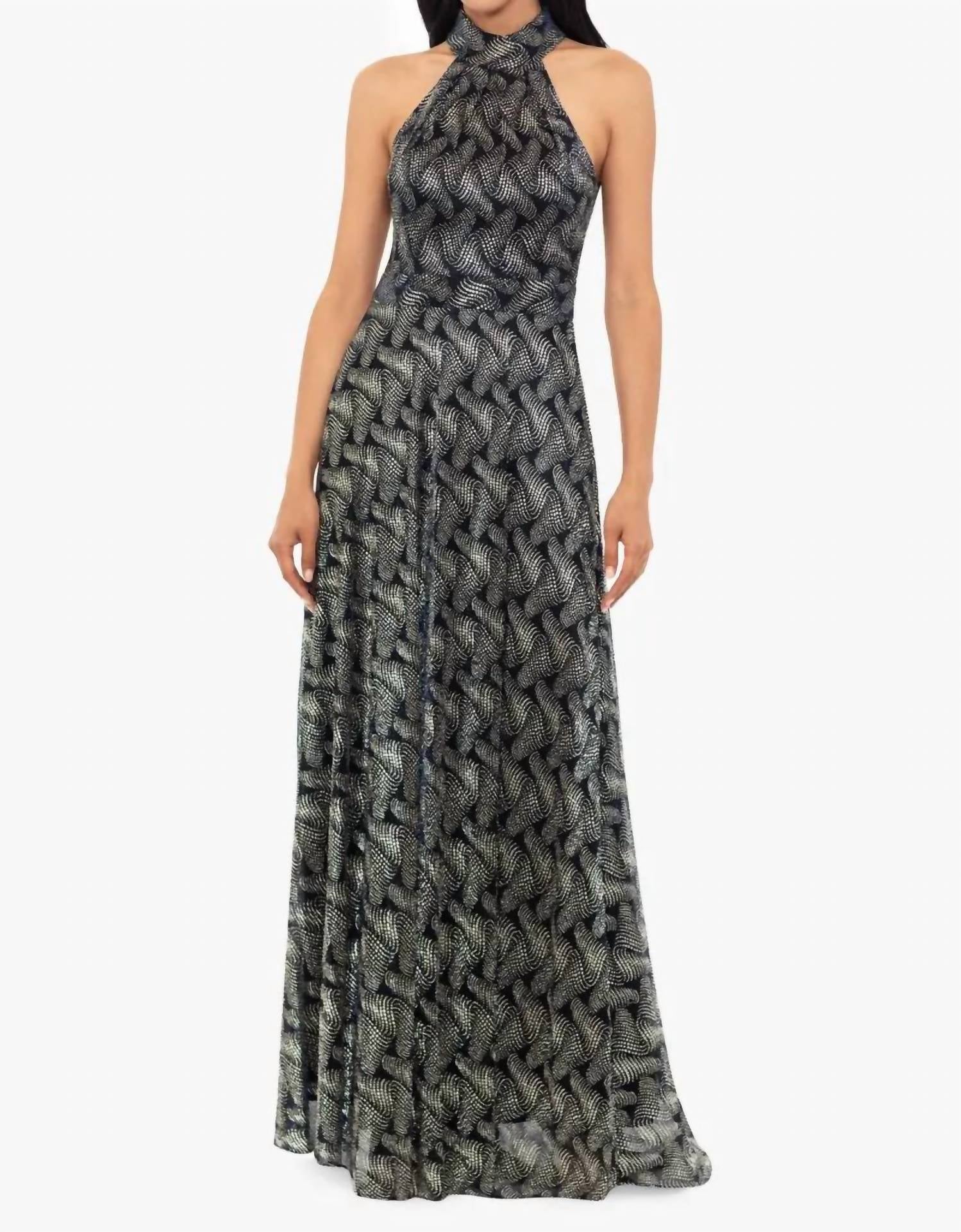 Платье макси Vilma с вырезом халтер и фольгированным принтом в цвете темно-синего цвета с золотом Betsy & Adam
Платье макси Vilma с вырезом халтер и фольгированным принтом в цвете темно-синего цвета с золотом Betsy & Adam