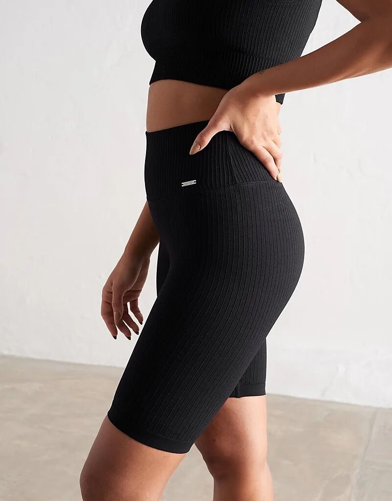 Aim'n - бесшовные шорты в рубчик черного цвета
Aim'n - бесшовные шорты в рубчик черного цвета