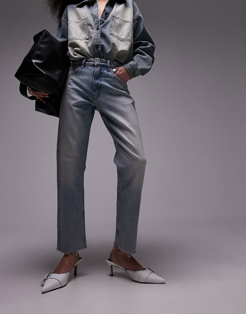 Укороченные прямые джинсы со средней посадкой Topshop с необработанными краями грязно-отбеленного цвета
Укороченные прямые джинсы со средней посадкой Topshop с необработанными краями грязно-отбеленного цвета