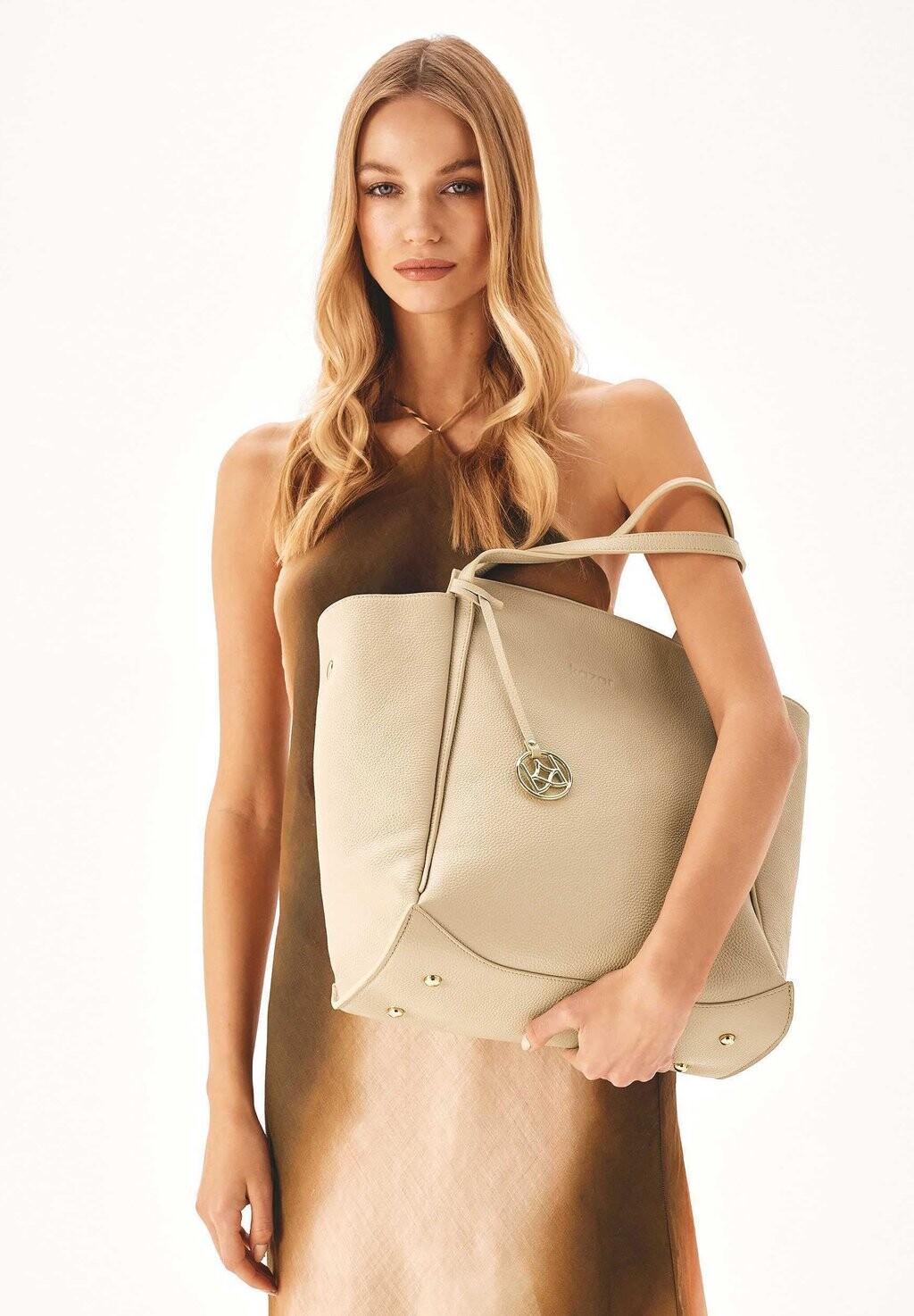 Сумка REYNA Kazar, цвет beige
Сумка REYNA Kazar, цвет beige