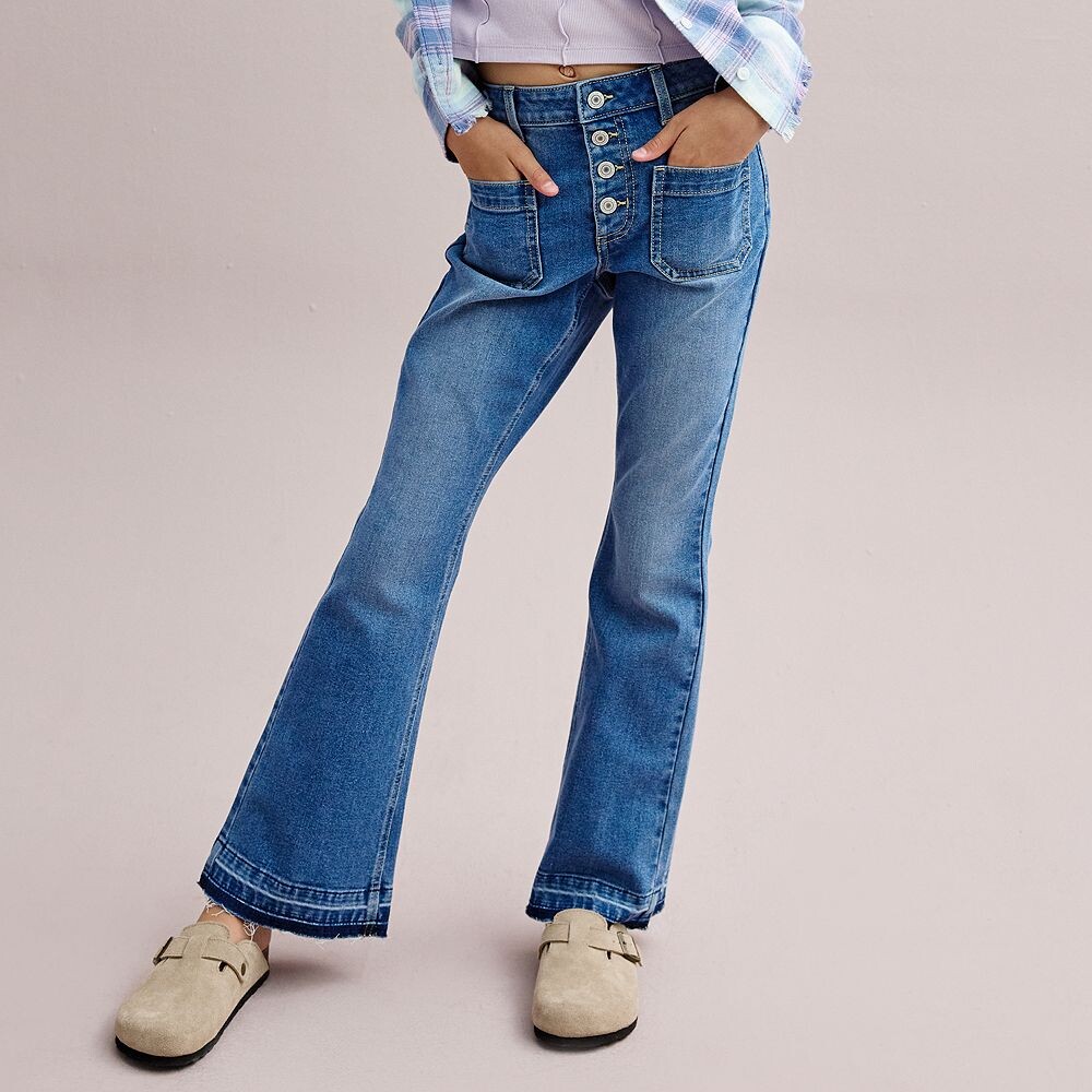 Джинсы-клеш SO с нашивками и карманами для девочек 6–20 лет в стандартном и большом цвете, цвет Dark Wash
Джинсы-клеш SO с нашивками и карманами для девочек 6–20 лет в стандартном и большом цвете, цвет Dark Wash