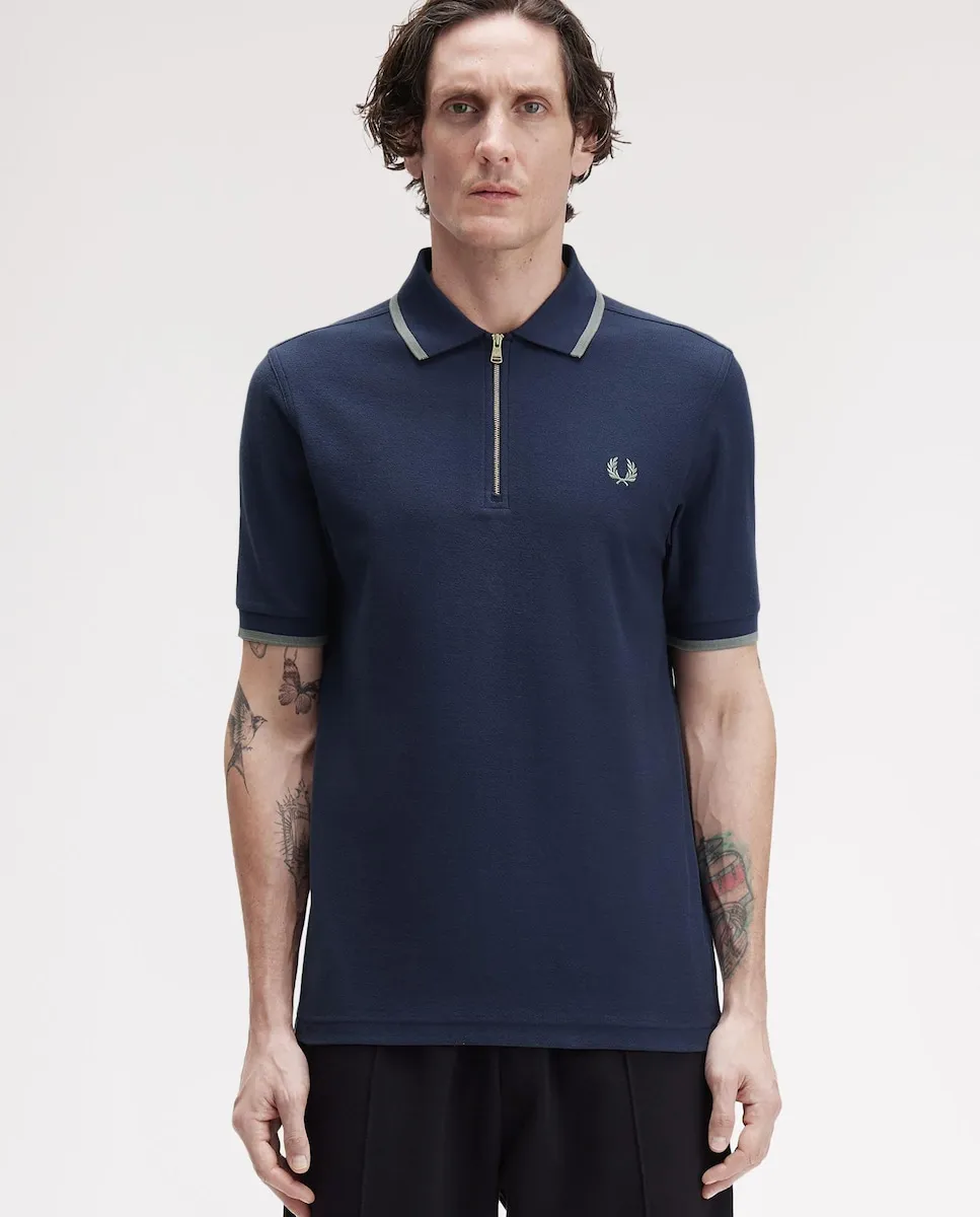 Мужская рубашка поло с коротким рукавом и полузастежкой-молнией Fred Perry, темно-синий
Мужская рубашка поло с коротким рукавом и полузастежкой-молнией Fred Perry, темно-синий