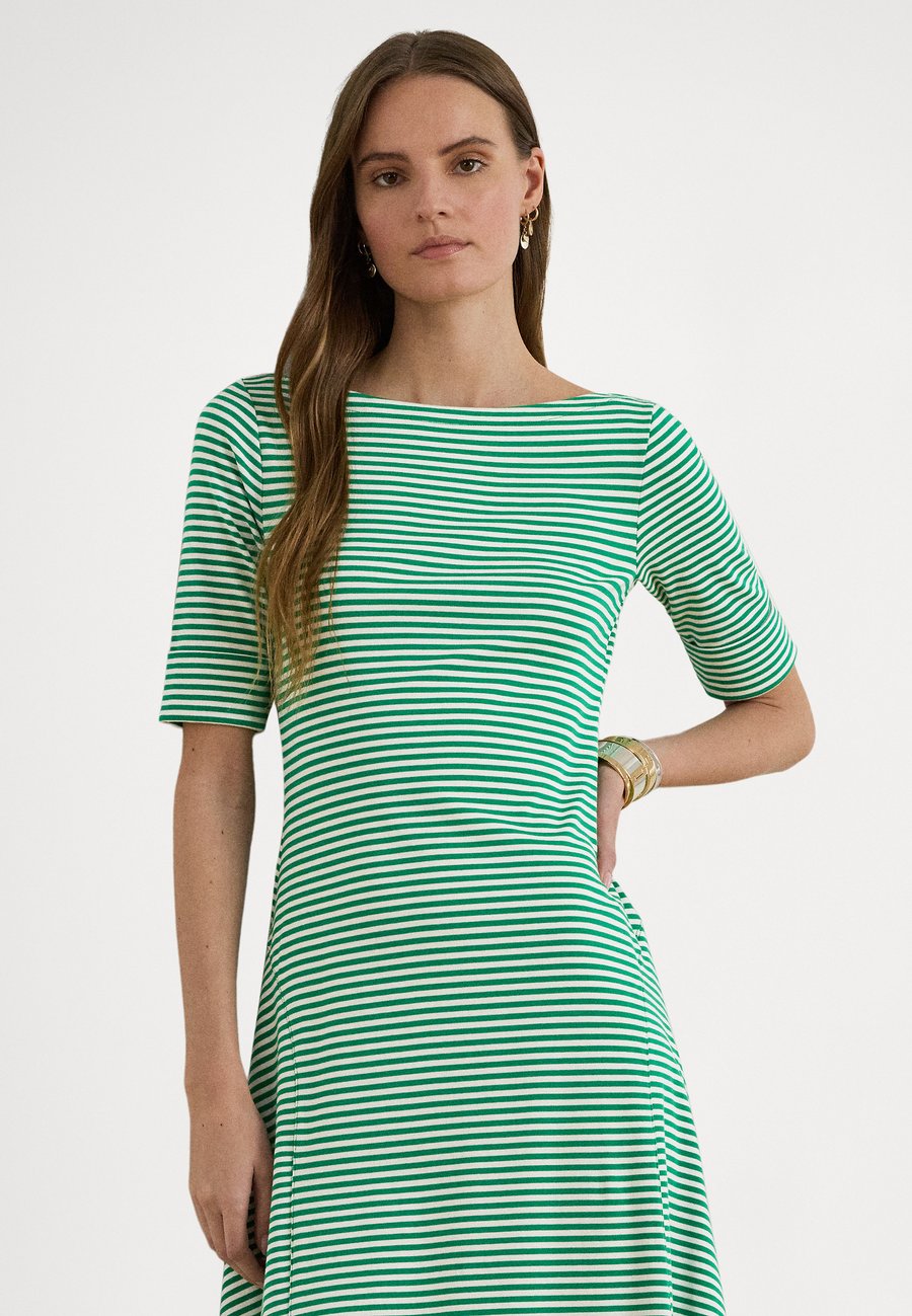 Платье Lauren Ralph Lauren Petite STRIPED STRETCH COTTON RIBBED MIDI DRESS, Stem/White/Green
Платье Lauren Ralph Lauren Petite STRIPED STRETCH COTTON RIBBED MIDI DRESS, Stem/White/Green