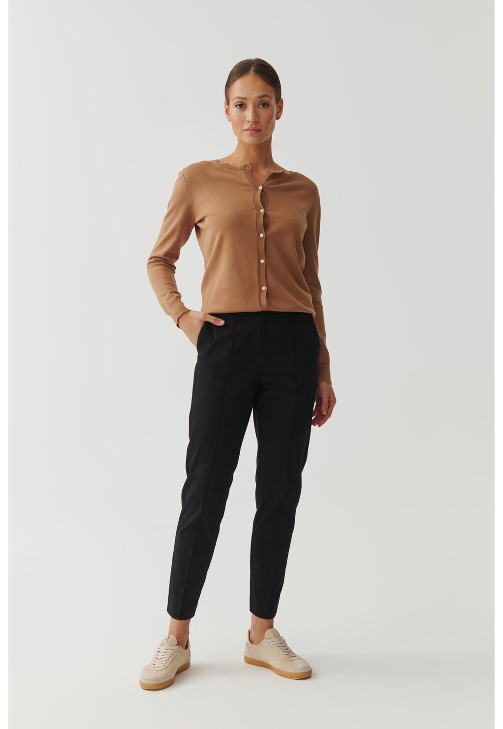 Чиносы JAKINA TATUUM, черный
Чиносы JAKINA TATUUM, черный