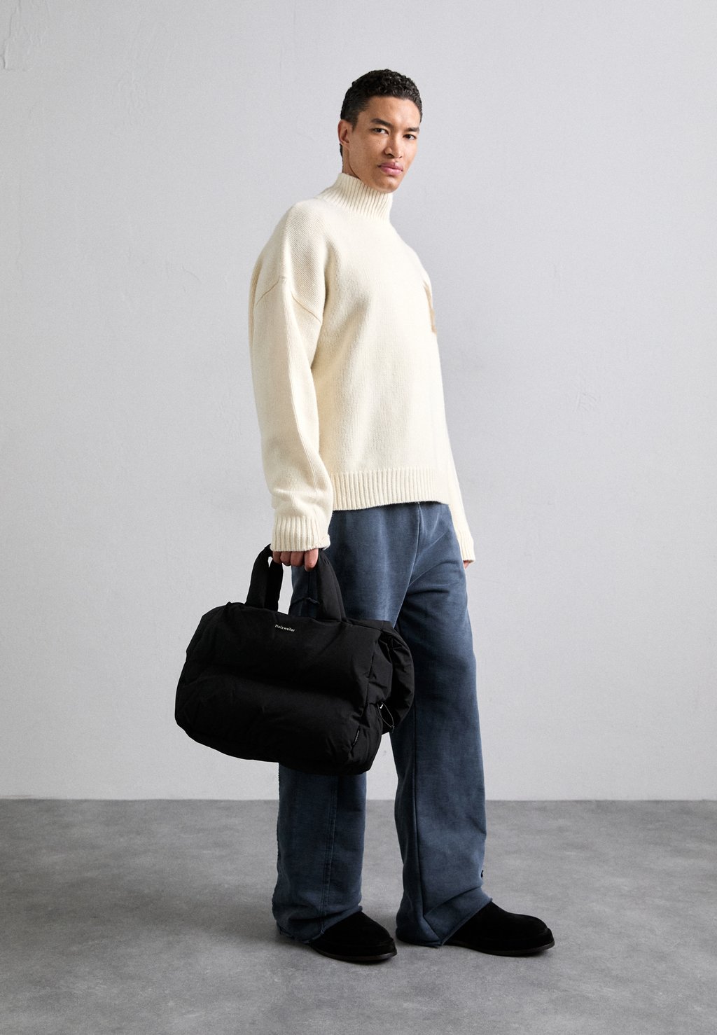 Сумка-тоут BESSEGGEN SHOULDER BAG UNISEX Holzweiler, черный
Сумка-тоут BESSEGGEN SHOULDER BAG UNISEX Holzweiler, черный