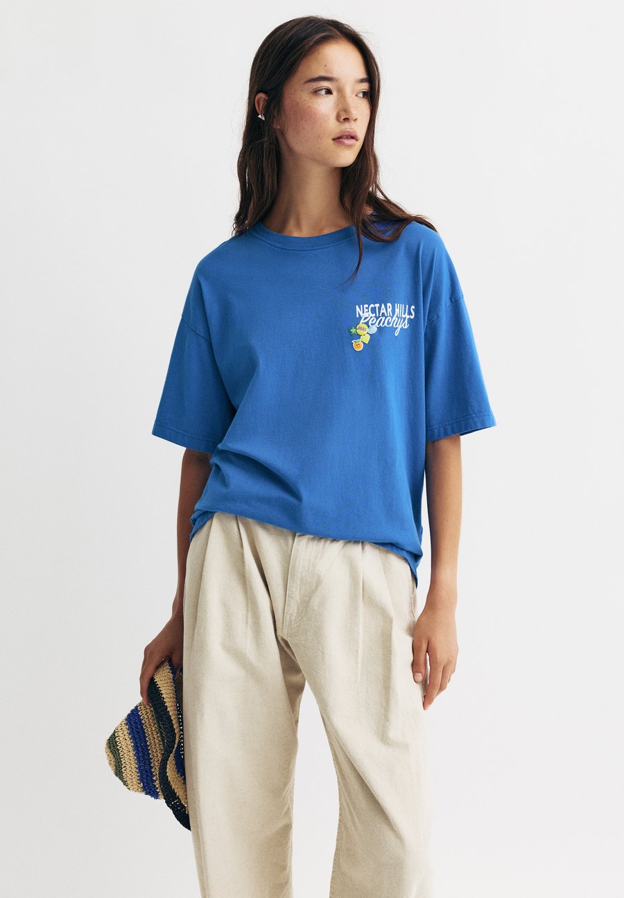Футболка PULL&BEAR PEACH, Royal Blue
Футболка PULL&BEAR PEACH, Royal Blue