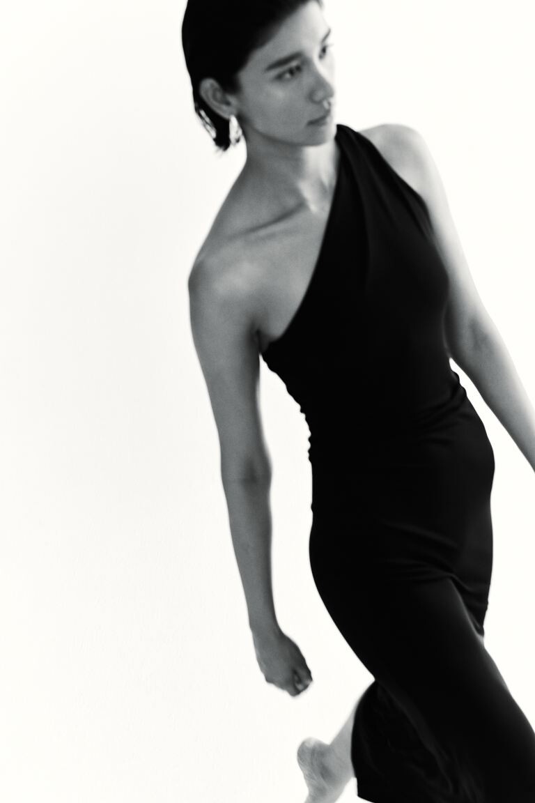 Трикотажное платье на одно плечо H&M, черный
Трикотажное платье на одно плечо H&M, черный