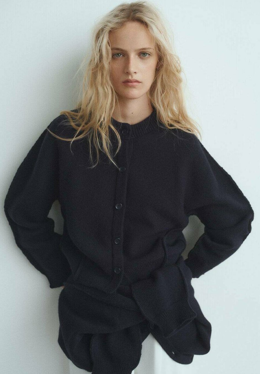 Кардиган Mango Cardigan, Royal Blue
Кардиган Mango Cardigan, Royal Blue