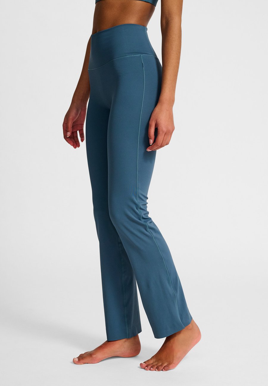 Брюки Hummel Trousers, Stargazer/Dark Green
Брюки Hummel Trousers, Stargazer/Dark Green