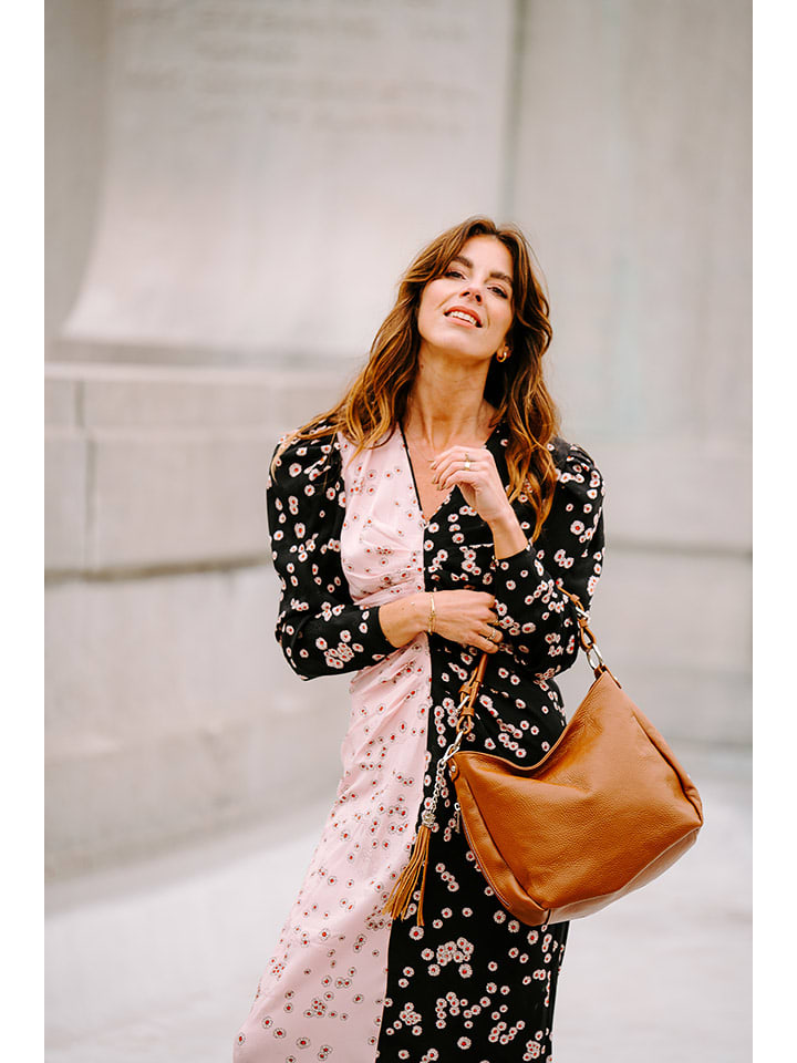 Кожаная сумка через плечо "Месяцы" коньячного цвета - (Ш)36 x (В)26 x (Г)10 см Lia Biassoni
Кожаная сумка через плечо "Месяцы" коньячного цвета - (Ш)36 x (В)26 x (Г)10 см Lia Biassoni