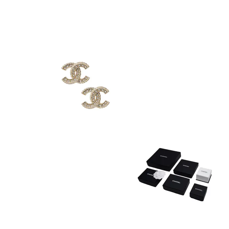 Кристальные серьги-гвоздики Cc CHANEL
Кристальные серьги-гвоздики Cc CHANEL