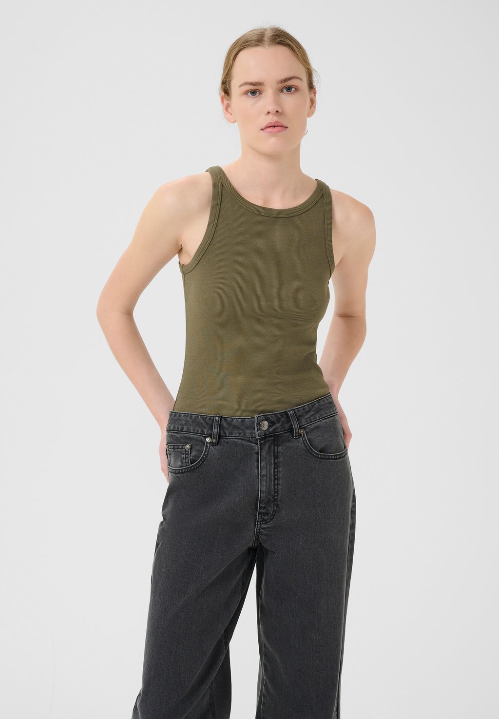 Топ DREW Gestuz, зеленый
Топ DREW Gestuz, зеленый