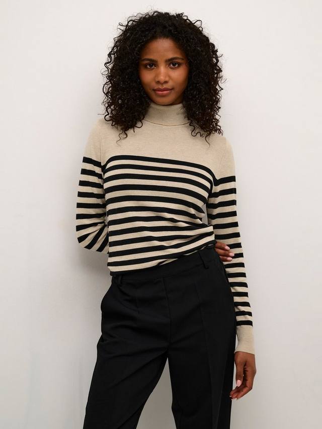 Джемпер с круглым вырезом в полоску от lizza KAFFE, цвет Feather Gray/Black
Джемпер с круглым вырезом в полоску от lizza KAFFE, цвет Feather Gray/Black