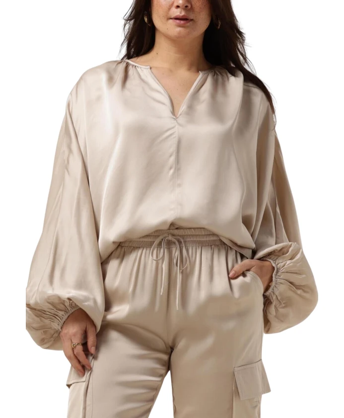 Бежевая атласная блузка-баллон Resort Finest, бежевый
Бежевая атласная блузка-баллон Resort Finest, бежевый