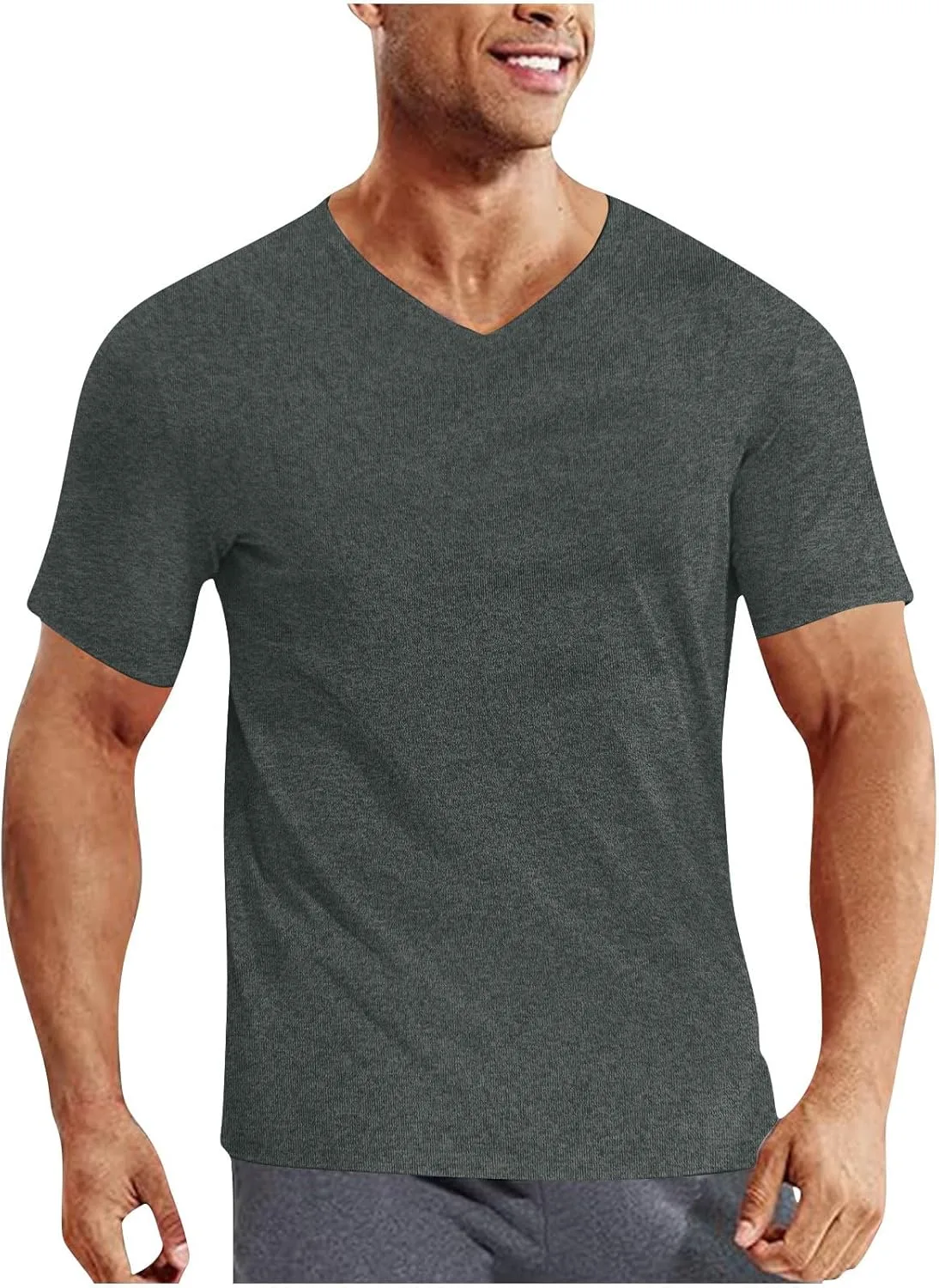 Мужская футболка с V-образным вырезом — стильная облегающая модель с короткими рукавами OSFVNOXV
Мужская футболка с V-образным вырезом — стильная облегающая модель с короткими рукавами OSFVNOXV