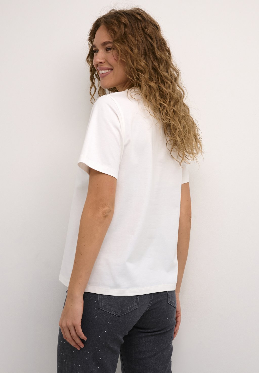 Футболка с принтом Culture, молочный
Футболка с принтом Culture, молочный