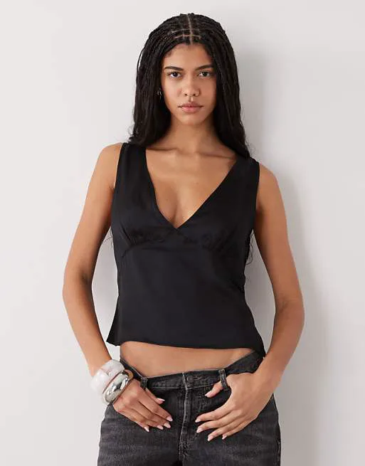 Черный атласный топ Weekday
Черный атласный топ Weekday