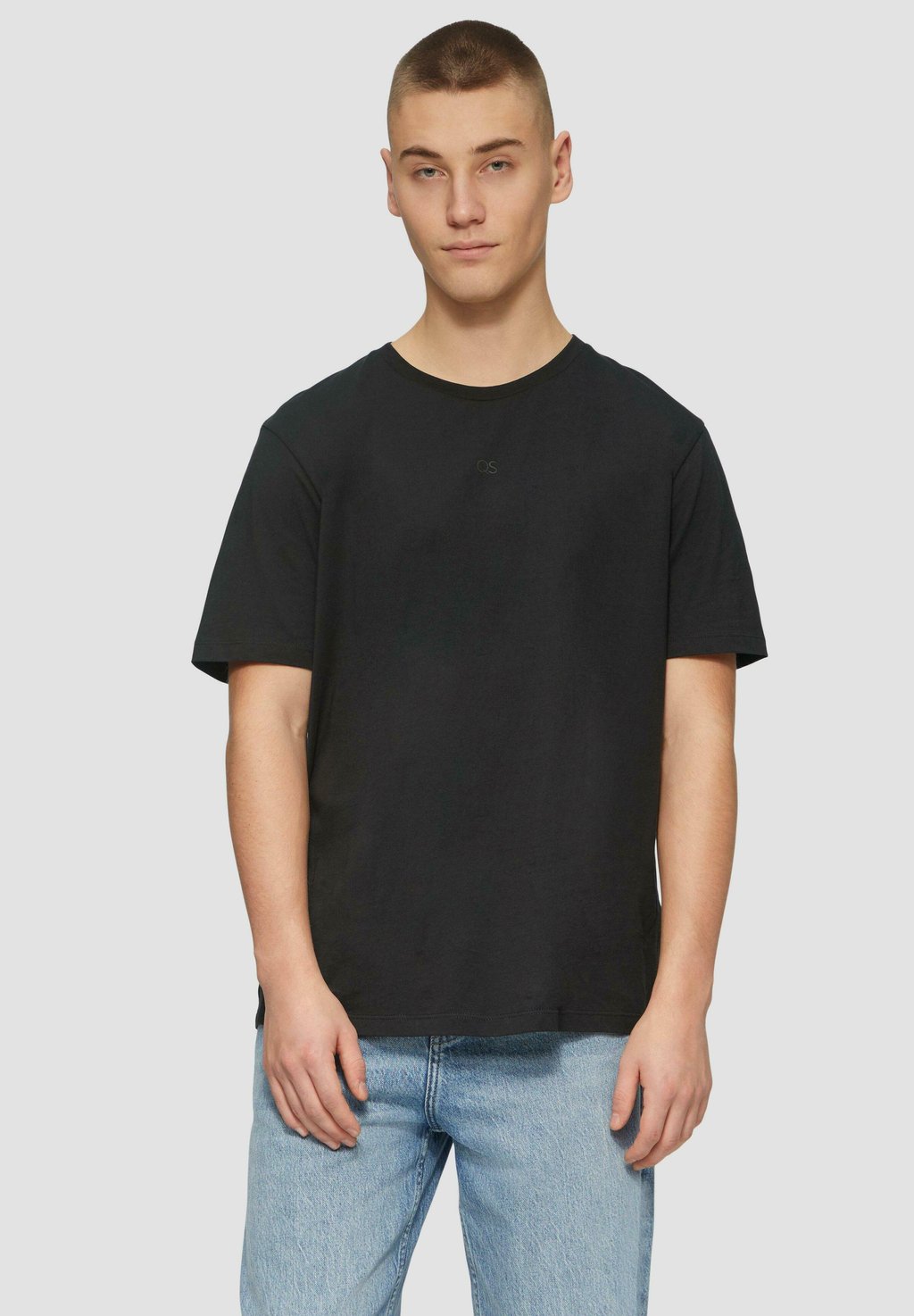 Базовая футболка QS, черный
Базовая футболка QS, черный