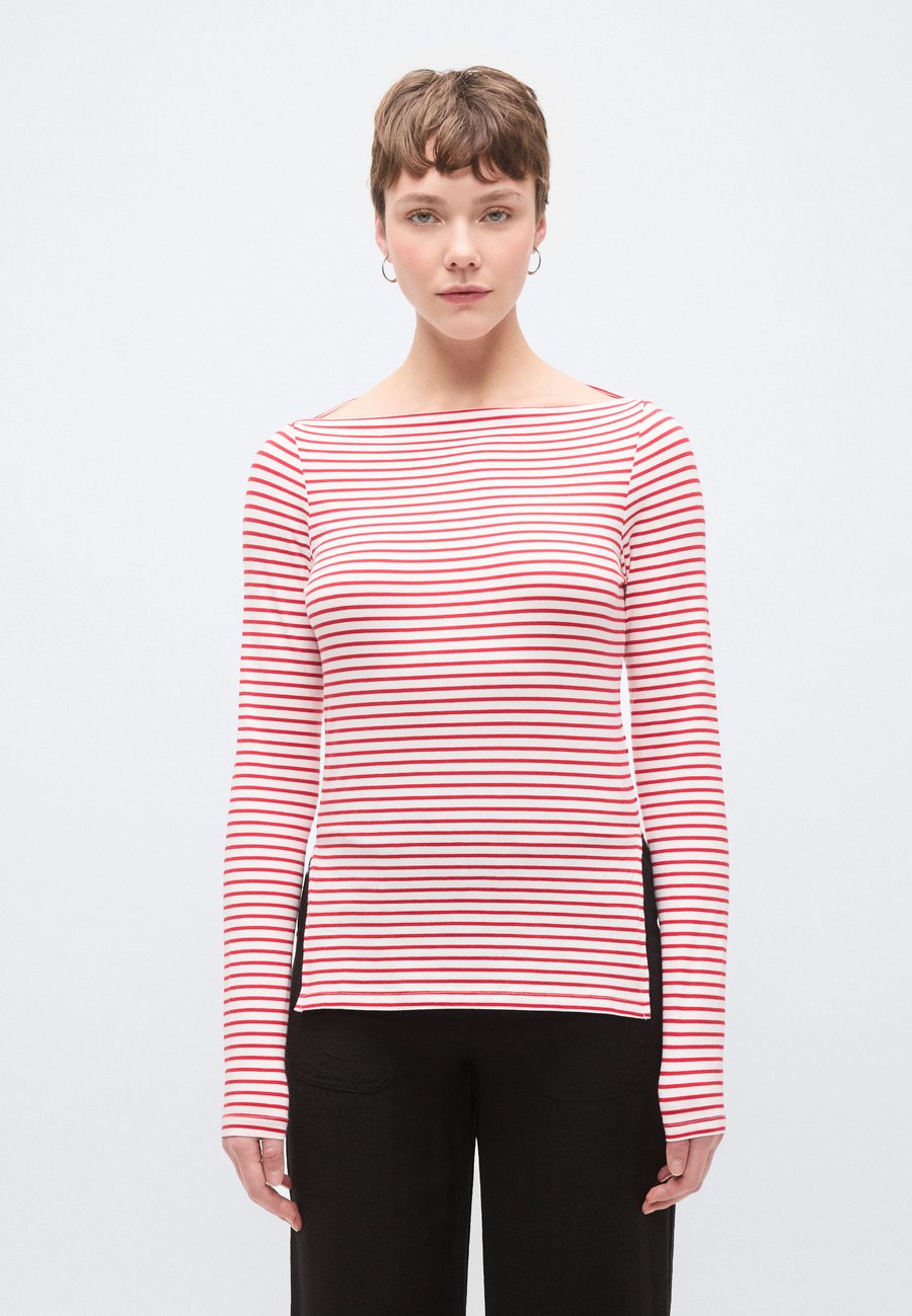 Топ ONLY Tall ONLKISS BOATNECK, Cloud Dancer/Babados Cherry/White
Топ ONLY Tall ONLKISS BOATNECK, Cloud Dancer/Babados Cherry/White