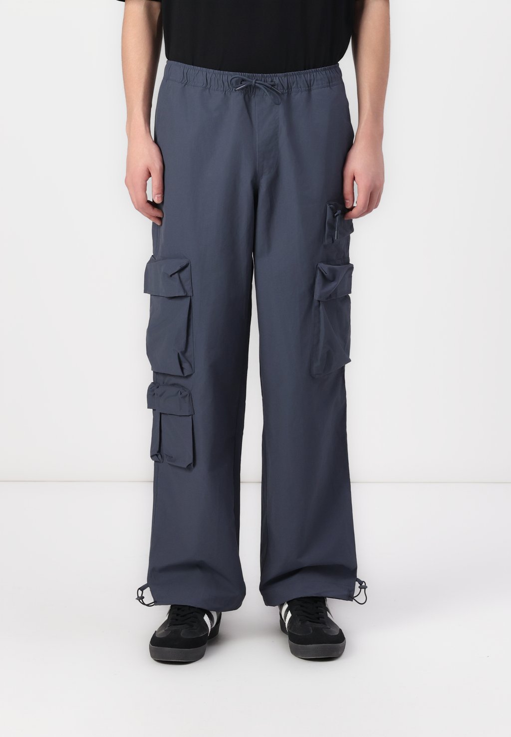 Брюки карго JPSTBILL JJOLIVER TECH Jack & Jones, темно-синий
Брюки карго JPSTBILL JJOLIVER TECH Jack & Jones, темно-синий