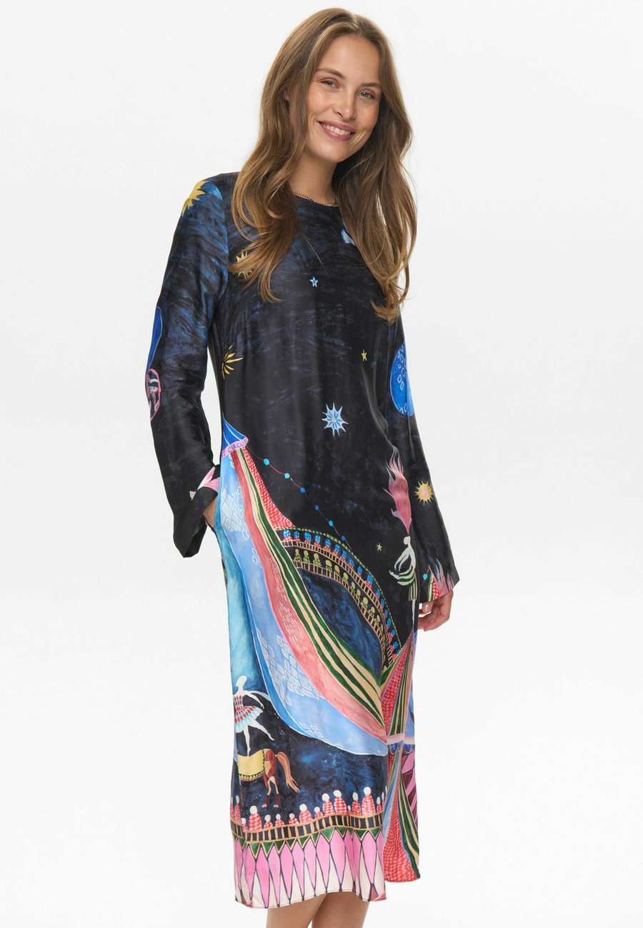 Платье Nümph STARLA, Obsidian/Dark Purple
Платье Nümph STARLA, Obsidian/Dark Purple