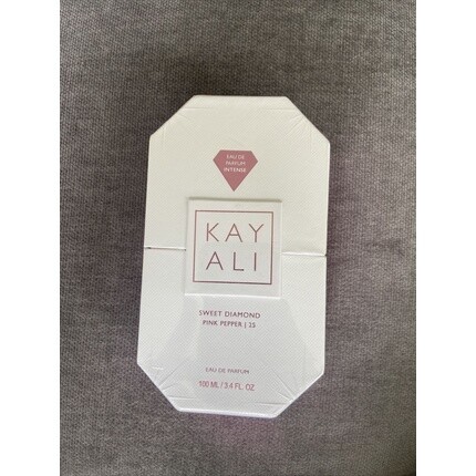 HUDA BEAUTY Kayali Sweet Diamond Розовый перец 100 мл EDP
HUDA BEAUTY Kayali Sweet Diamond Розовый перец 100 мл EDP