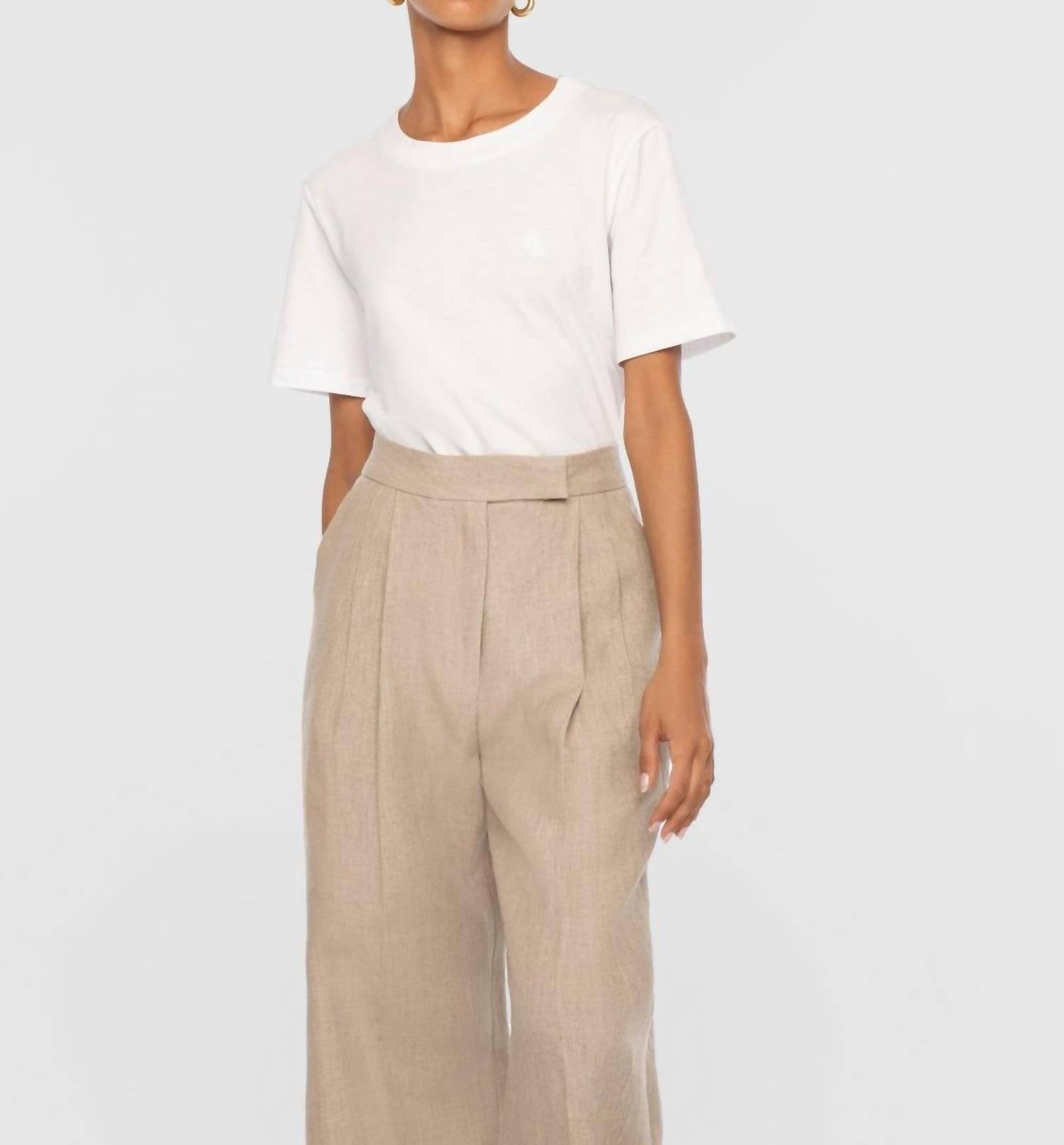 Мягкая белая футболка Dāl the Label 
Мягкая белая футболка Dāl the Label