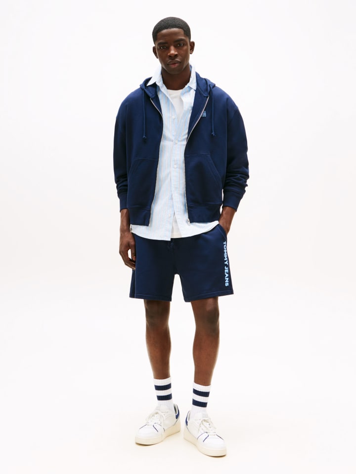 TOMMY JEANS Темно-синяя толстовка
TOMMY JEANS Темно-синяя толстовка