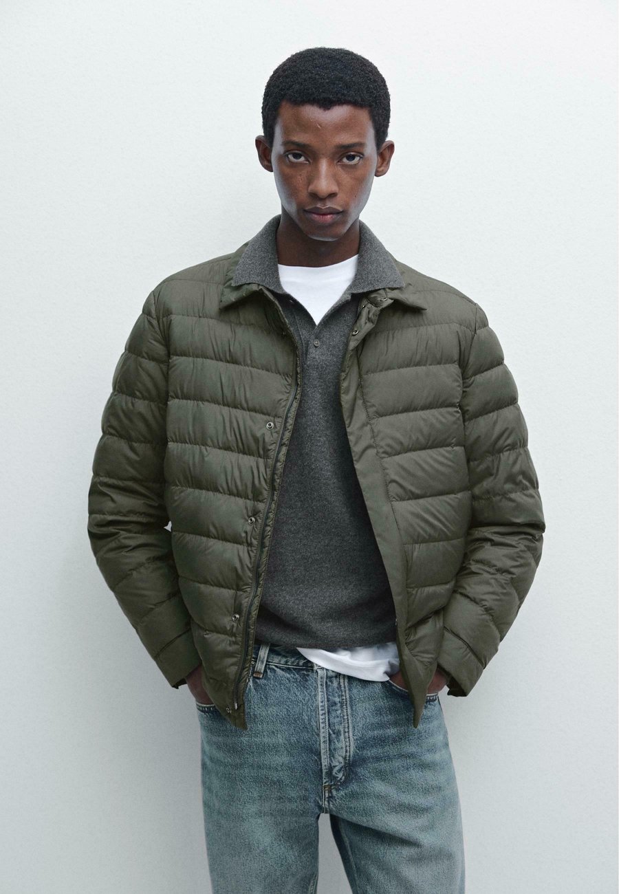 Куртка Massimo Dutti WATER-REPELLENT ULTRA LIGHTWEIGHT DOWN, Khaki
Куртка Massimo Dutti WATER-REPELLENT ULTRA LIGHTWEIGHT DOWN, Khaki