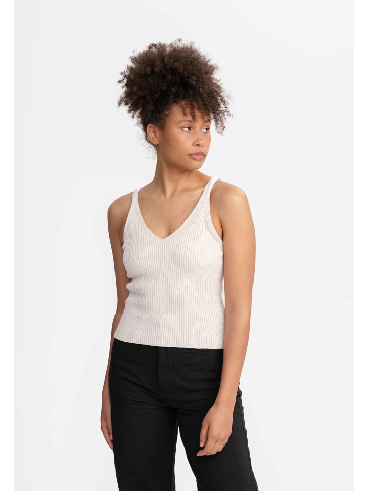 Вязаный топ с V-образным вырезом RHADA MELA
Вязаный топ с V-образным вырезом RHADA MELA