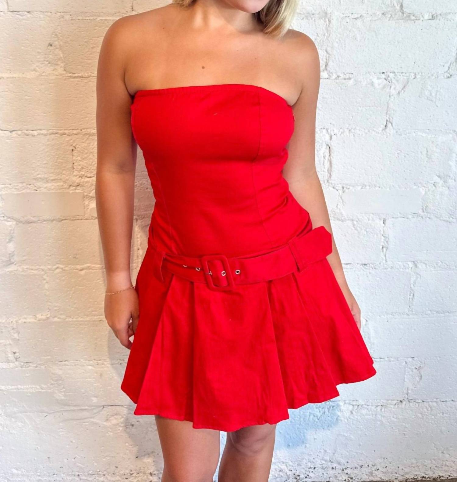 Винтажное платье-клеш красного цвета Day + Moon, красный
Винтажное платье-клеш красного цвета Day + Moon, красный