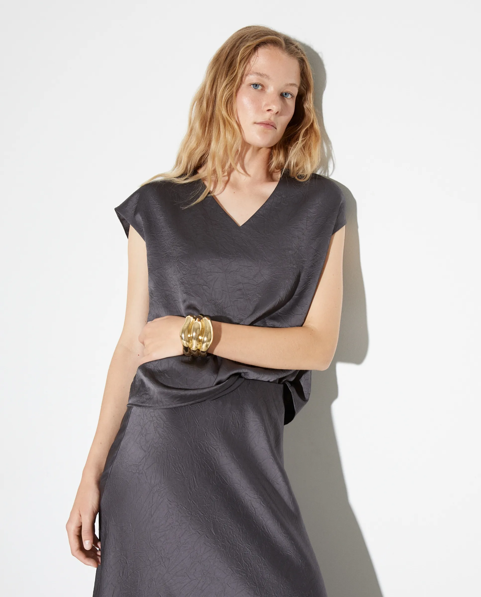 Женский топ из мятого сатина Woman El Corte Inglés, темно-серый
Женский топ из мятого сатина Woman El Corte Inglés, темно-серый